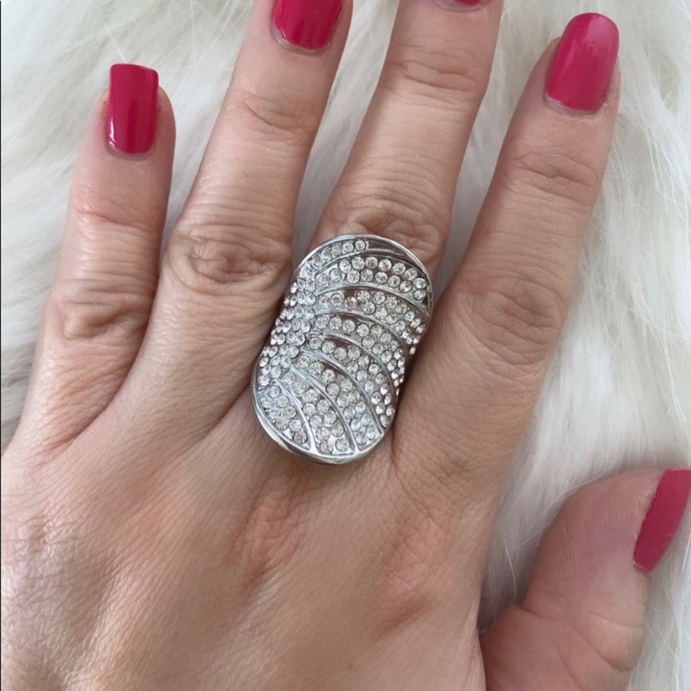 Blinged-out silver fashion ring with crystals / one size